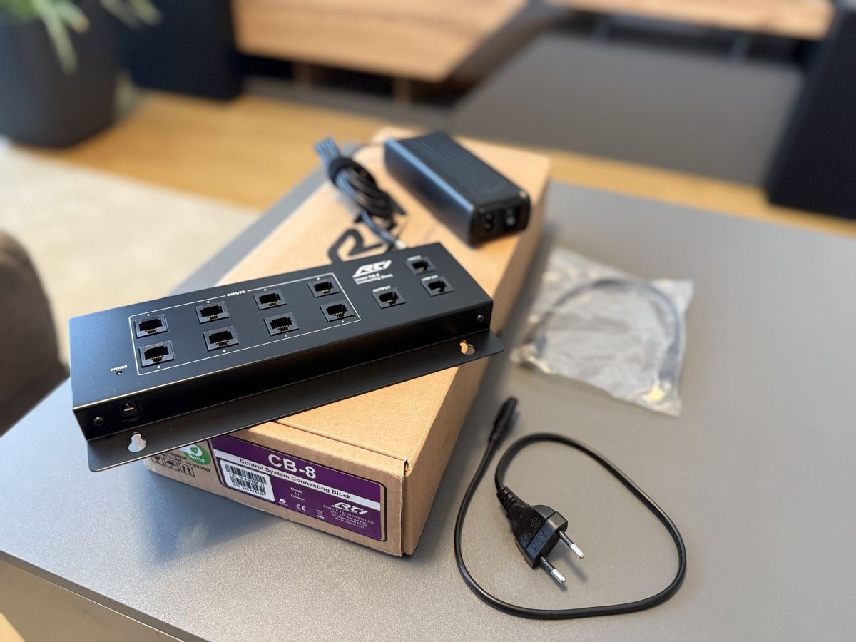 Hubs & Switches: RTI CB-8 Connecting Block – Neu & Originalverpackt – Neu und originalverpackt aus Zäziwil von Nathalie_1