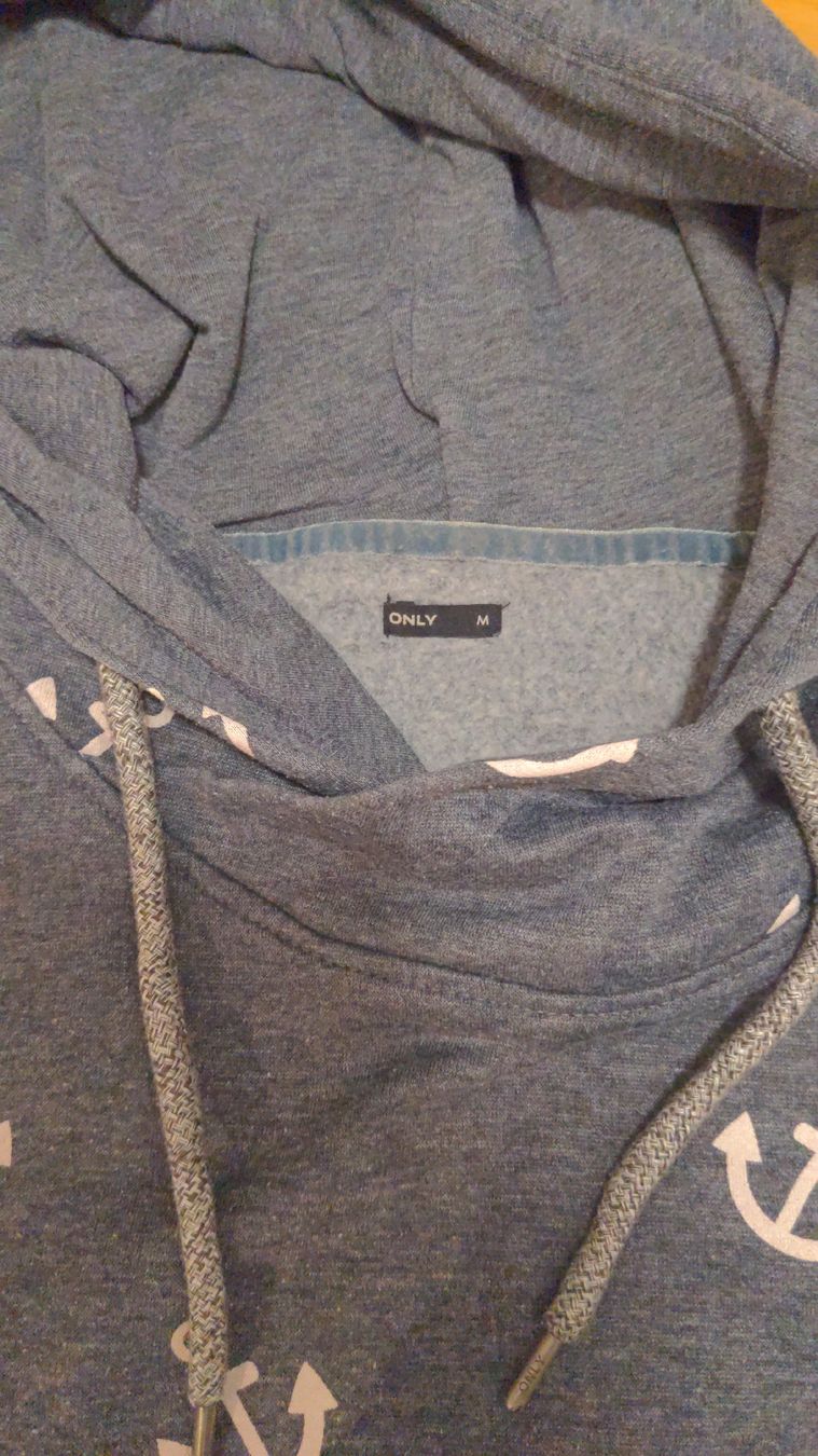 Only Maglioni & Felpe: Grauer Kapuzenpullover ONLY, Anker Muster, Gr. M – Usato da Sutz venduto da Rawypp 1