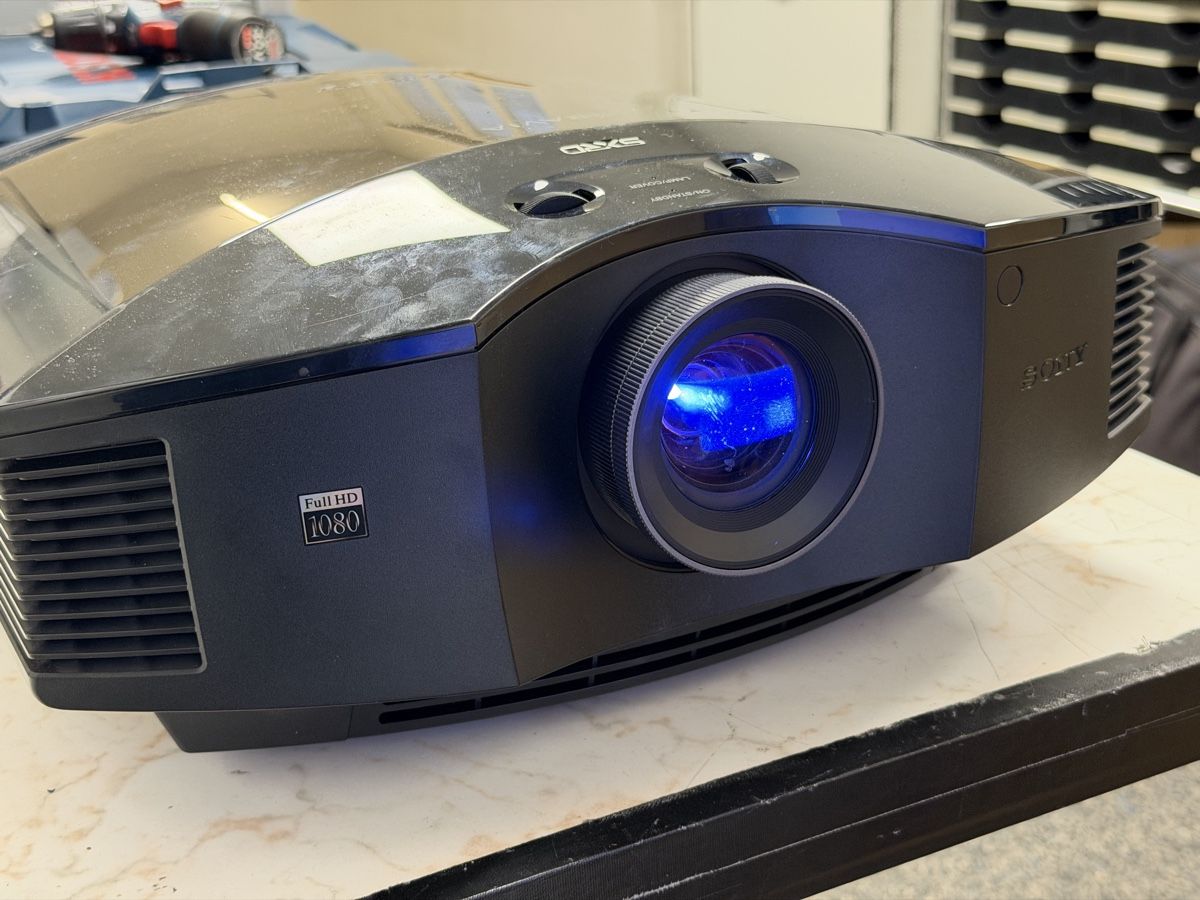 Sony Proiettori: Sony VPL-HW10 Projektor Full-HD – Usato da Zwieselberg venduto da Berto85