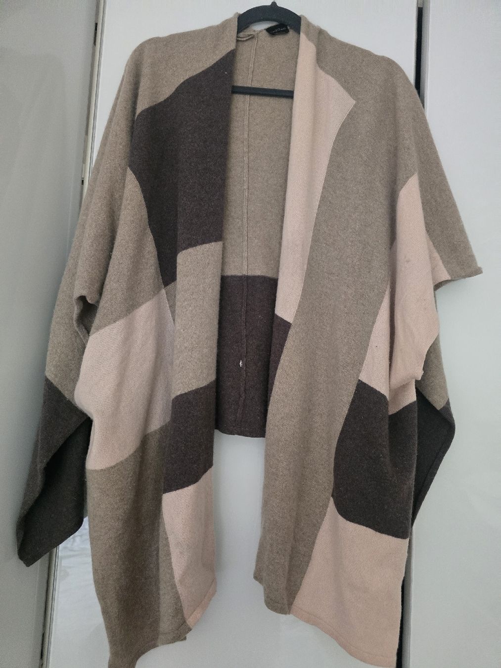 Sonstige Damenmode: Cashmere Poncho Gr. M/L – Gebraucht aus Thalwil von Nikkita2
