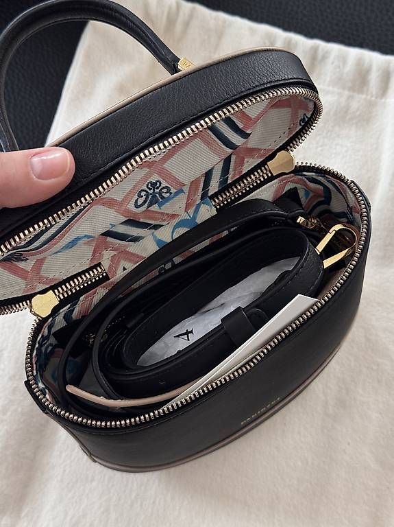 Sacs femmes: Neue Ledertasche PARIS/64 – D'occasion à Frauenfeld par Jessy_kardakova 1