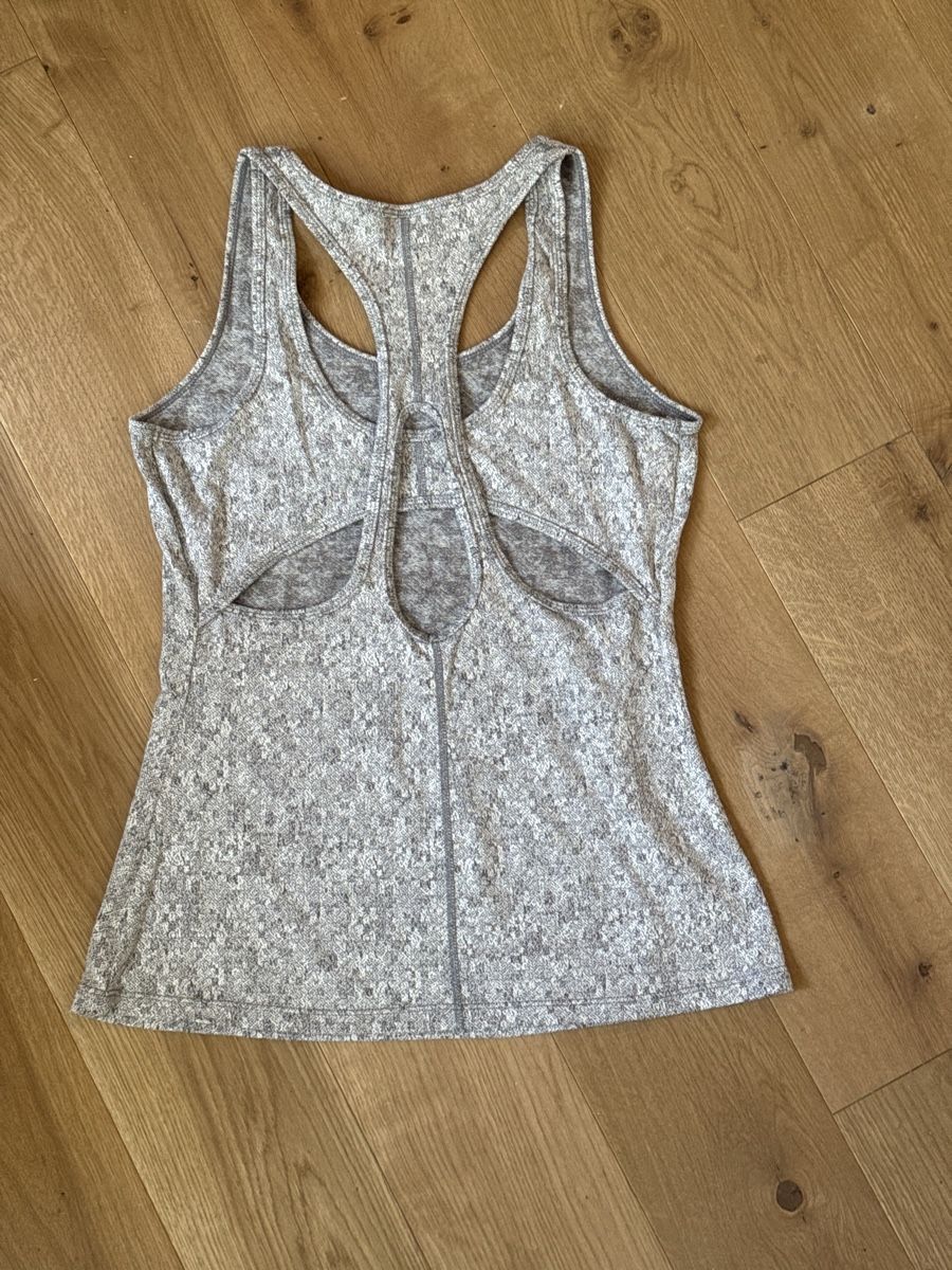 Tops: Gymshark Shirt – Gebraucht aus Basel von kla_6ln8 2