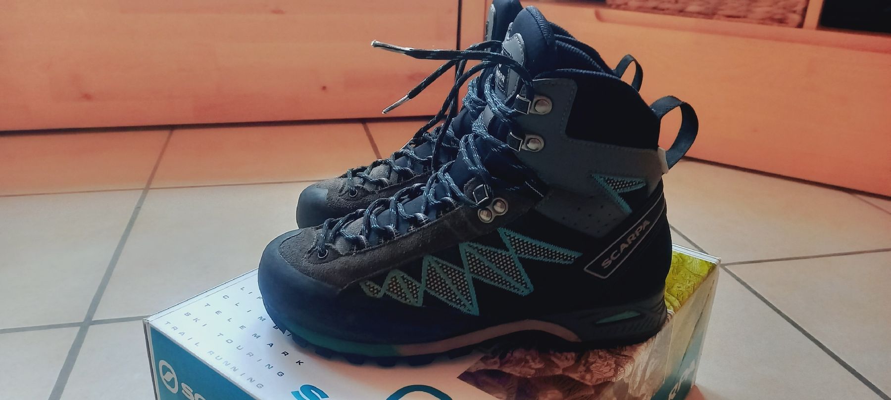 Scarpa Scarpe da uomo: chaussures de randonnée SCARPA T 38.5  – Nuovo (secondo la descrizione) da L'Abbaye venduto da AngeGafner 1