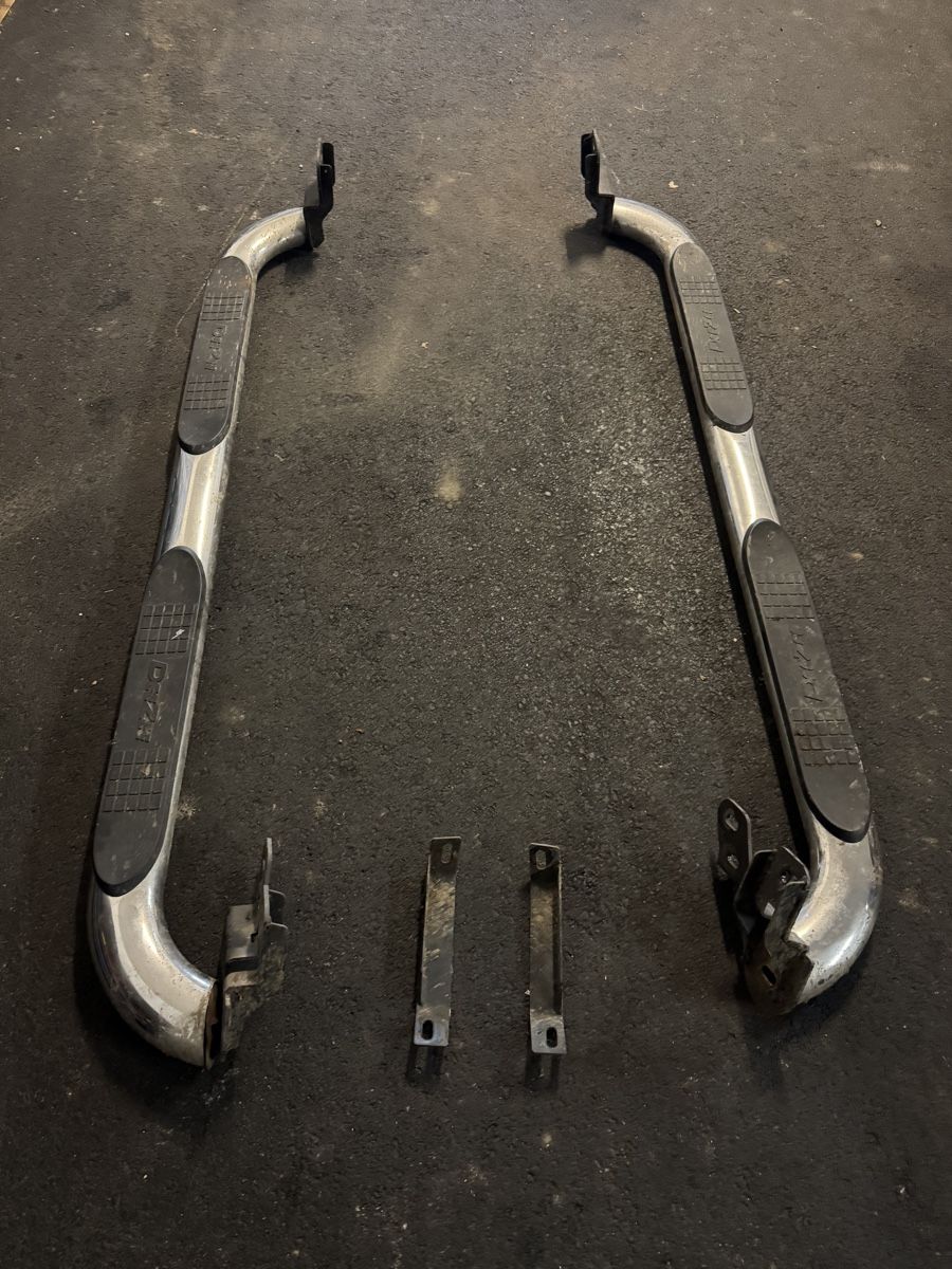 Dodge Sonstiges Fahrzeugzubehör: Side Steps Dodge Ram 1500 Trittbrett  – Gebraucht aus Hochdorf von ali_qy86