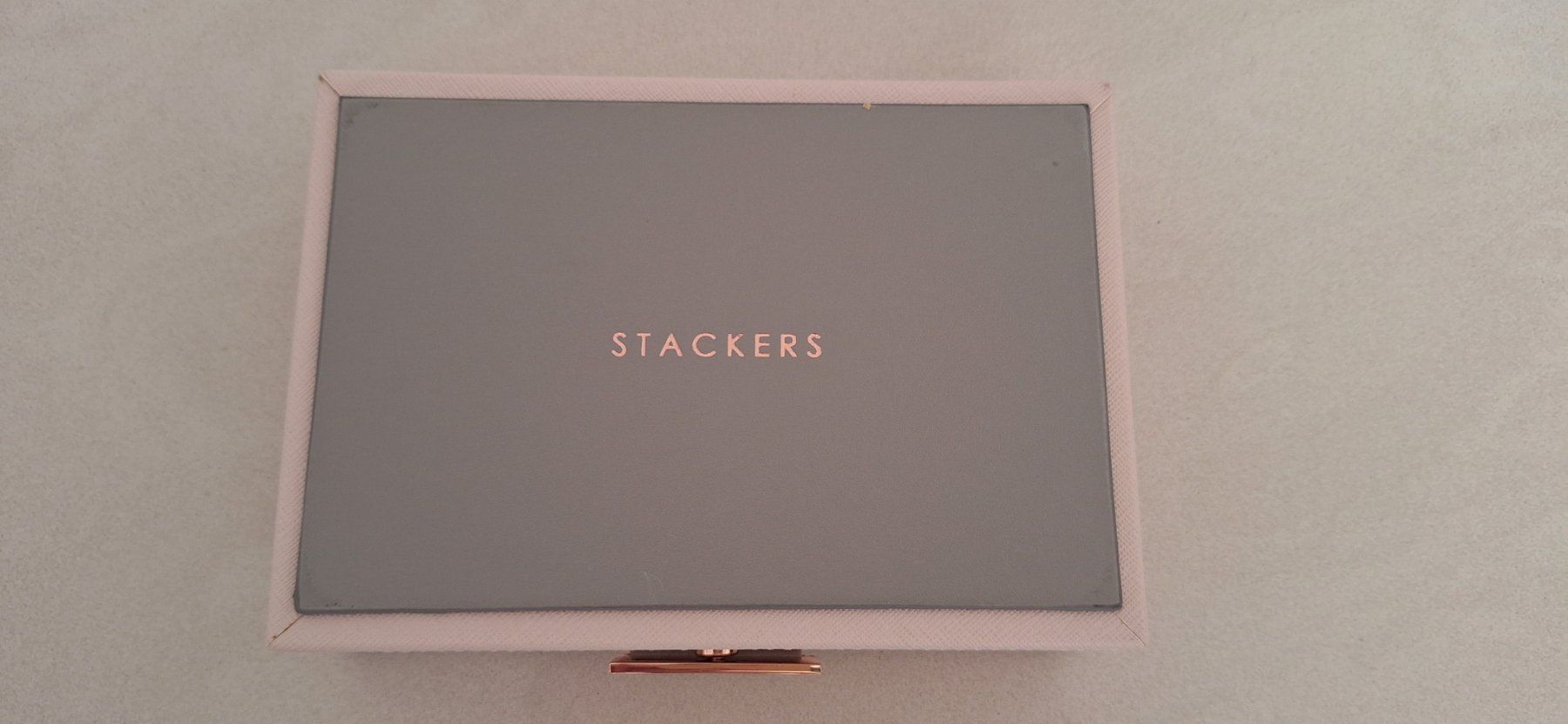 Portagioie: Stackers Taupe Mini-Schmuckkästchen – Usato da Richterswil venduto da uscars 2