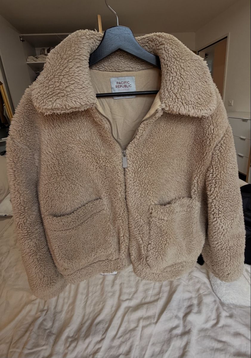 Pull&Bear Giacche: Jacke aus Teddyfell – PULL&BEAR – Usato da Bonstetten venduto da AngelaF23 2