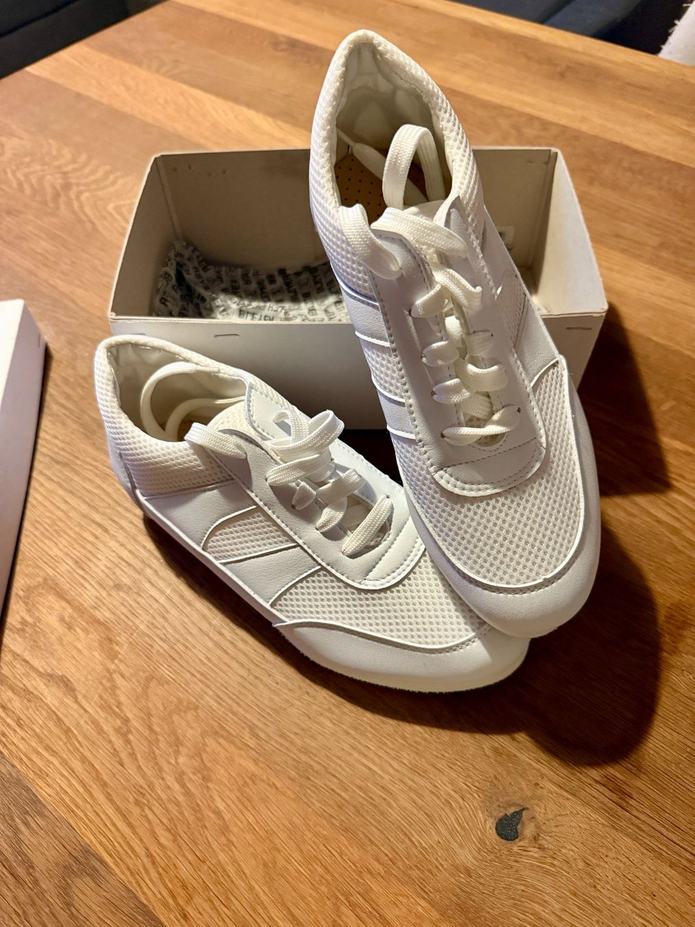 Damenschuhe: Bleyer Weisse Sportschuhe – Neu und originalverpackt aus Baden von ele_loli