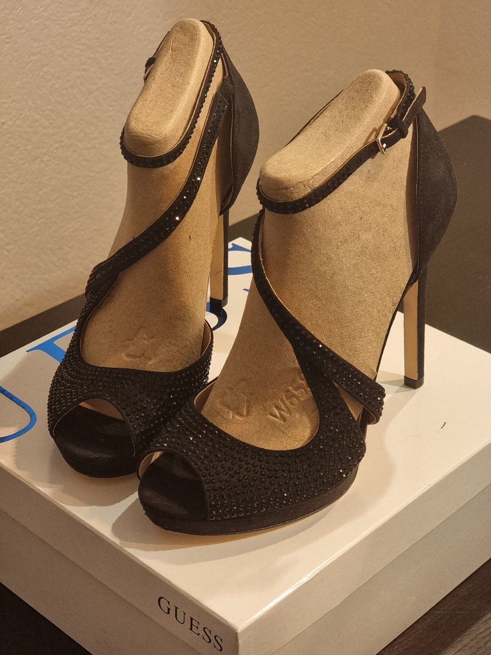 Guess Scarpe da donna: New Guess Finnee High Heels Gr.40 – Nuovo (secondo la descrizione) da Uetikon am See venduto da car_tgt8 2