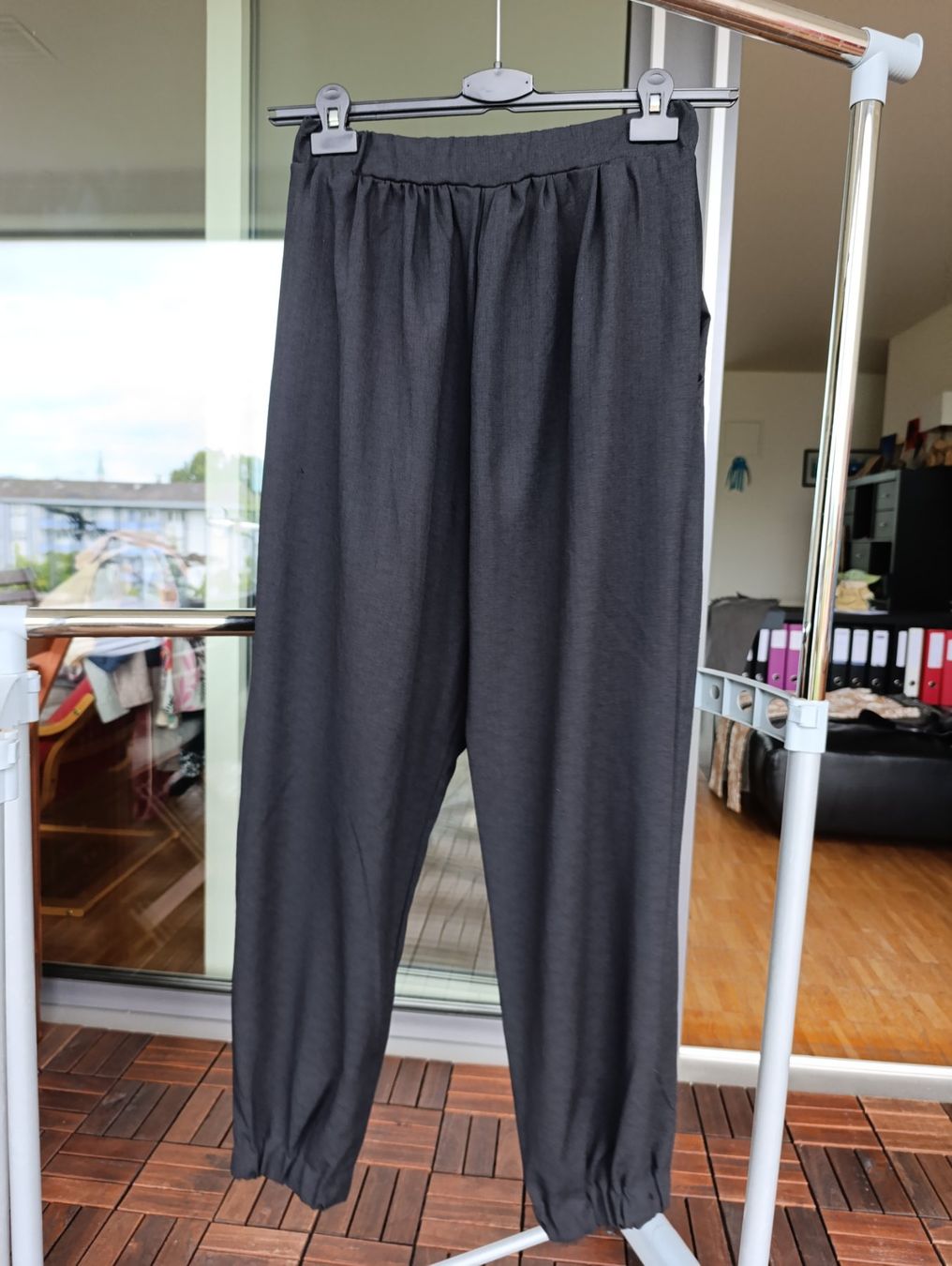 Pantaloni: Damen leichtere schwarze Hose, Gr 40 – Usato da Zürich venduto da VorlonShadow 1