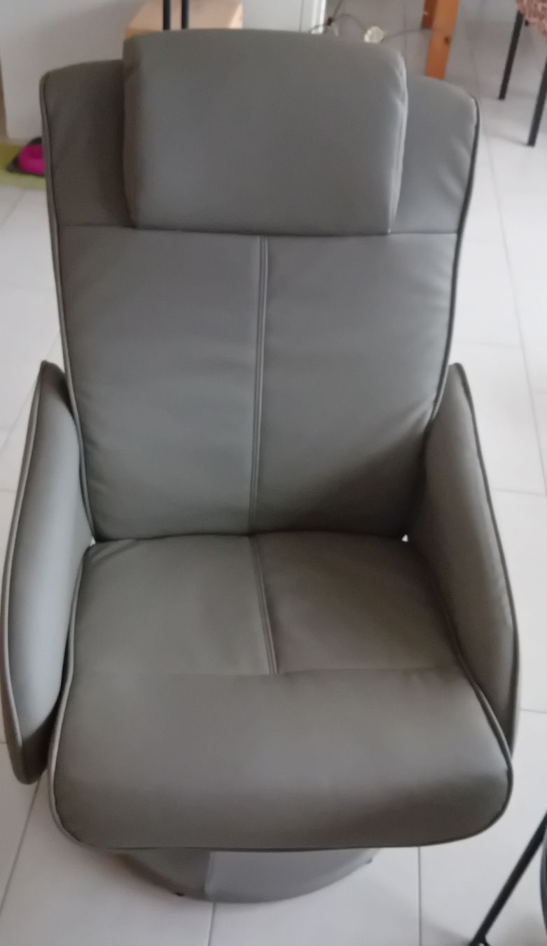 Sessel: Sessel mit Beinhocker – Gebraucht aus Reiden von eni_fzg6 1