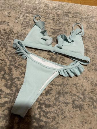 Sommerlicher Bikini mit Rüschen, mintgrün