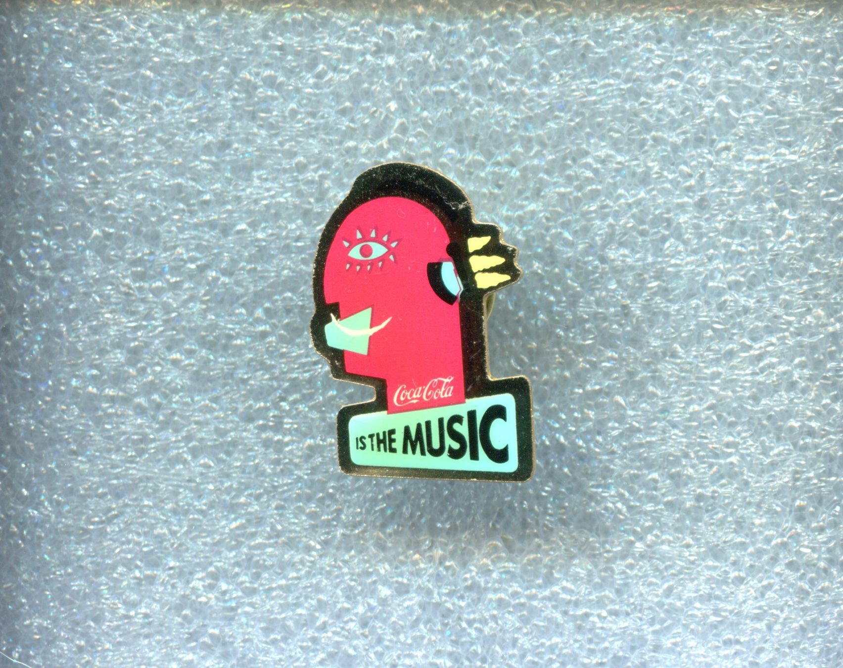 Coca-Cola Placchette & Badge: Coca Cola  IS THE MUSIC – Usato da Winterthur venduto da Sammleroase