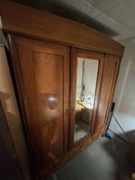 Holzschrank