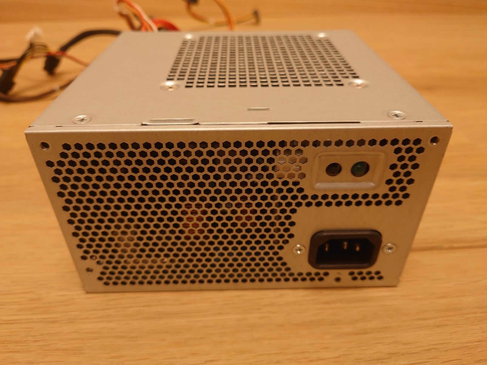 Dell Custodie: Dell DPS-460EGM-00 Netzteil 460W, 80+ Gold. – Usato da Zürich venduto da Almohammed 1