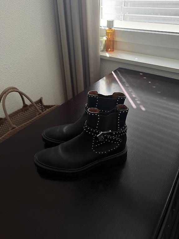 Damenschuhe: Givenchy – Gebraucht aus St. Gallen von Leyla011