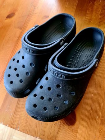 Schwarze Crocs Gr. 43-44 / M10W12