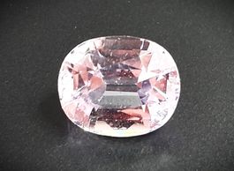 SPLENDIDE Kunzite coussin 6.44 ct - CERTIFICAT 644.- Fr