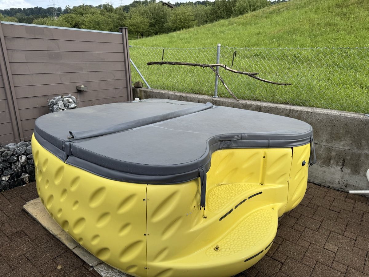 Whirlpool: Abdeckung Whirlpool – Neu (gemäss Beschreibung) aus Eschenbach SG von rs8052