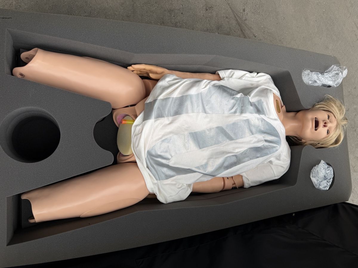 Medizinische Geräte: Gaumard NOELLE Geburtssimulator mit Baby – Gebraucht aus Mühleberg von Shindy14 1