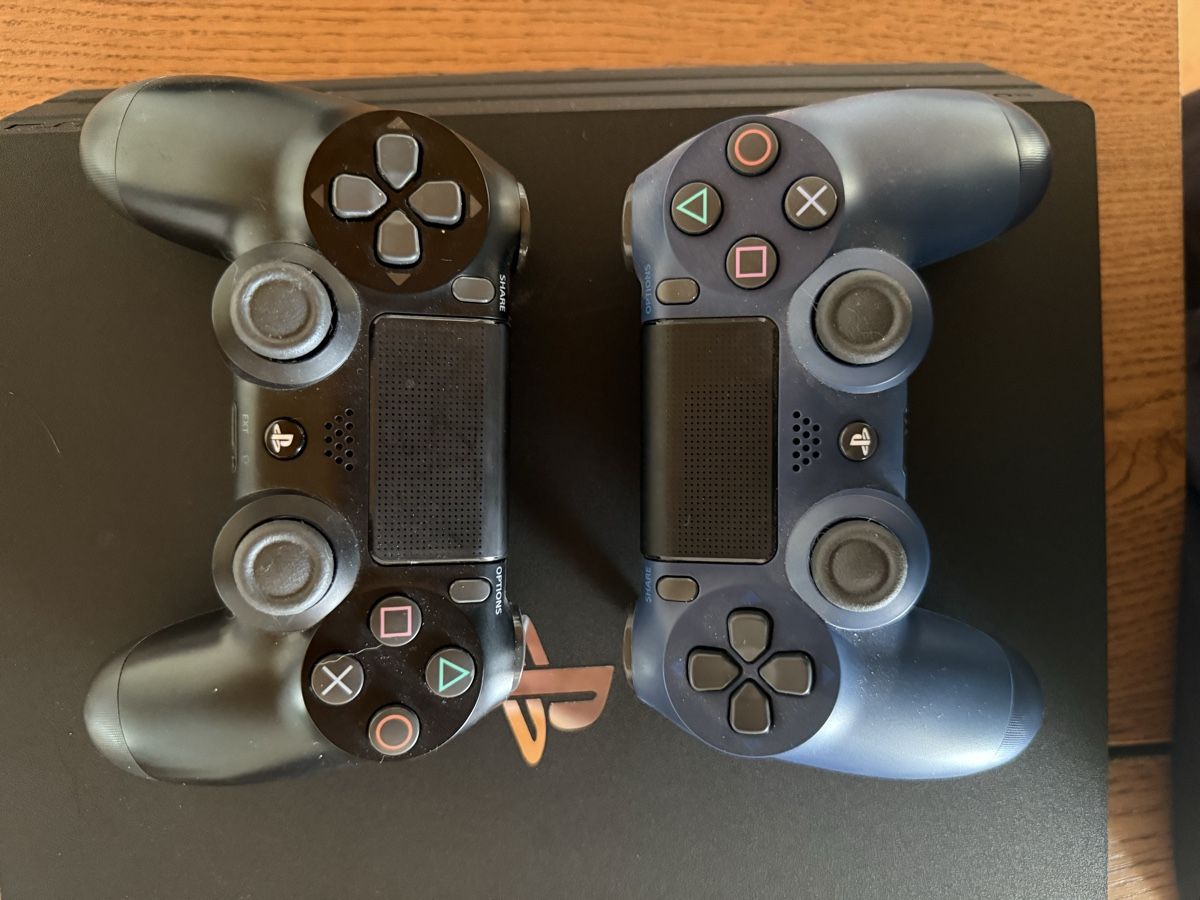 Sony Konsolen: PS4 Pro inkl. Zubehör – Gebraucht aus Oberhofen Thun'see von Susu58 3