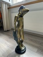 Statue femme art déco signée Conte bon état 47cm