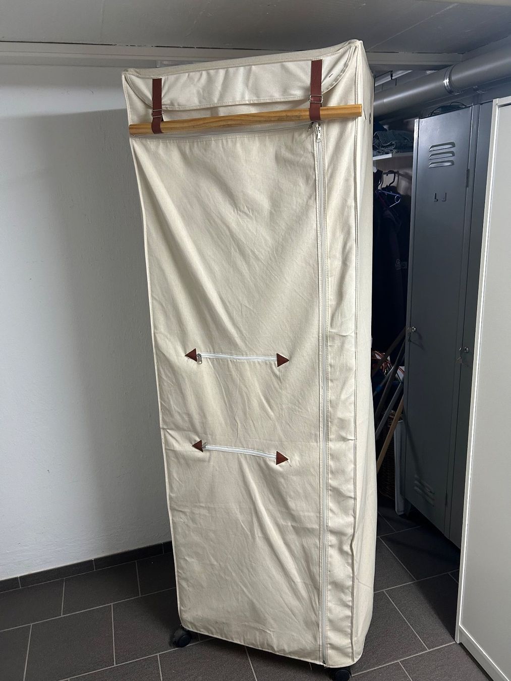 Guardaroba: Stoffgarderobe auf rollen – Usato da Aarau venduto da Tanichtis01