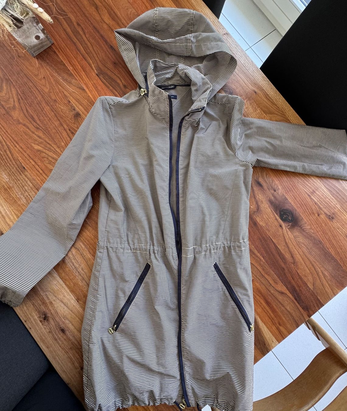 Tommy Hilfiger Jacken: Jacke Hilfiger – Gebraucht aus Kerzers von sydney04