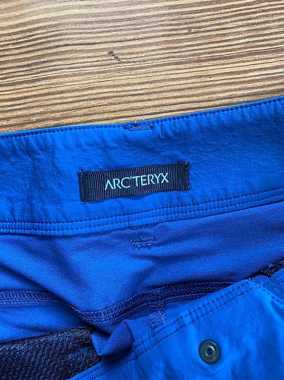 Arcteryx Pantaloni: Bequeme leichte Wanderhose von Arcteryx – Usato da Aarau venduto da lacrimara 1