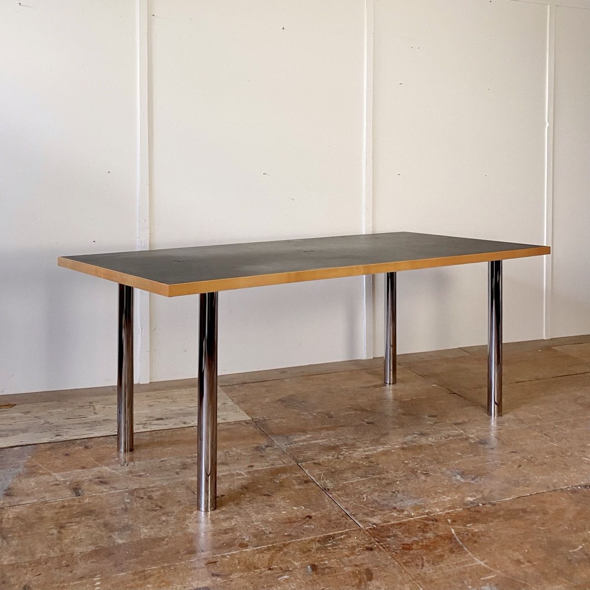 Tavoli: Oswald Linoleum Tisch Schreibtisch Sitzungstisch – Usato da Wetzikon ZH venduto da Deuxieme.shop