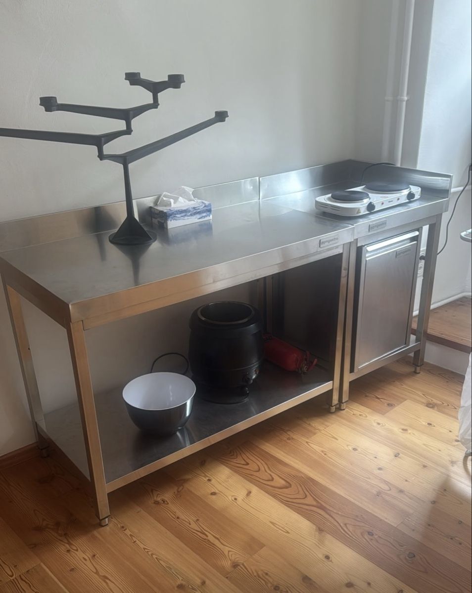 Cucine complete: Edelstahl Arbeitstisch – Usato da Chur venduto da vio_6qlk 1