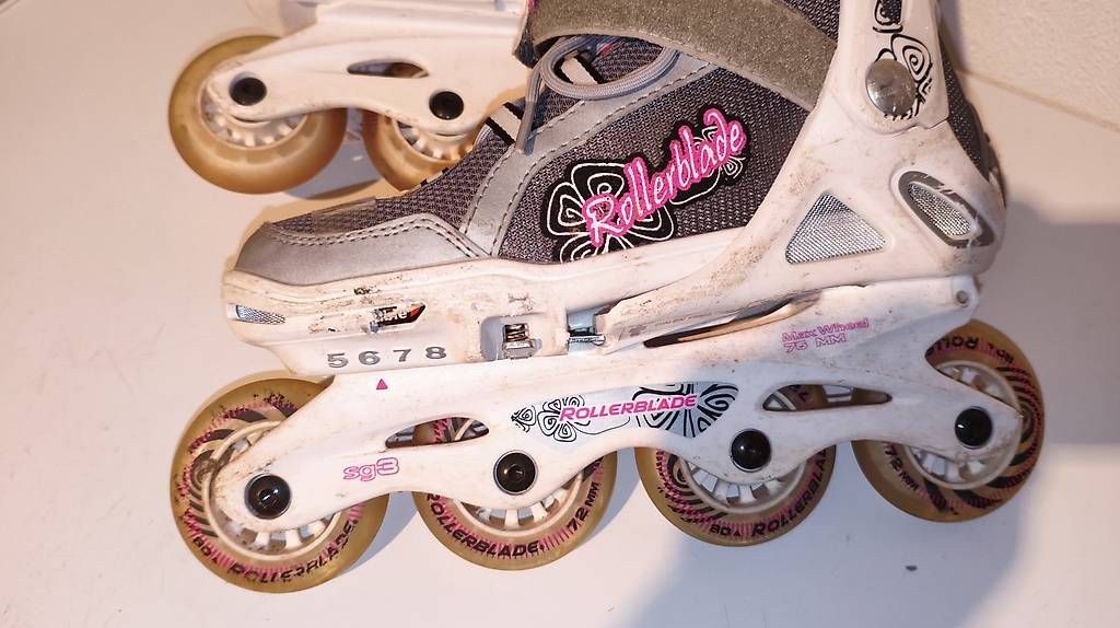 Pattini in linea & Pattini a rotelle: Verstellbare Rollerblade Inlineskates ? Grösse 35-38 – Usato da Winterthur venduto da Kosovari0 2
