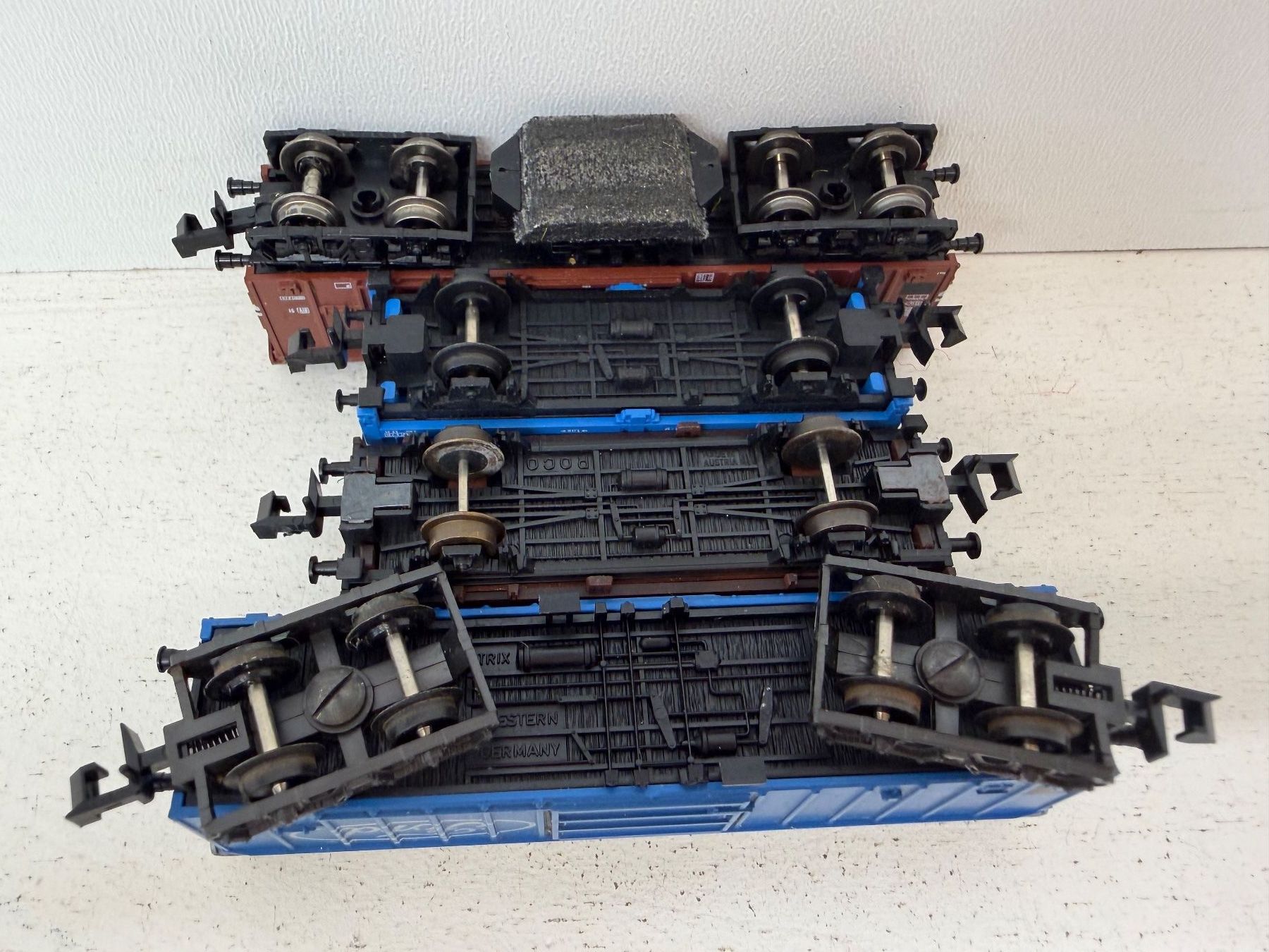 Modellini di ferrovie: Fleischmann8061,Minitrix3267,Trix 15500, Roco2306Güterwagen – Usato da Büsserach venduto da ModellbahnDepot 6