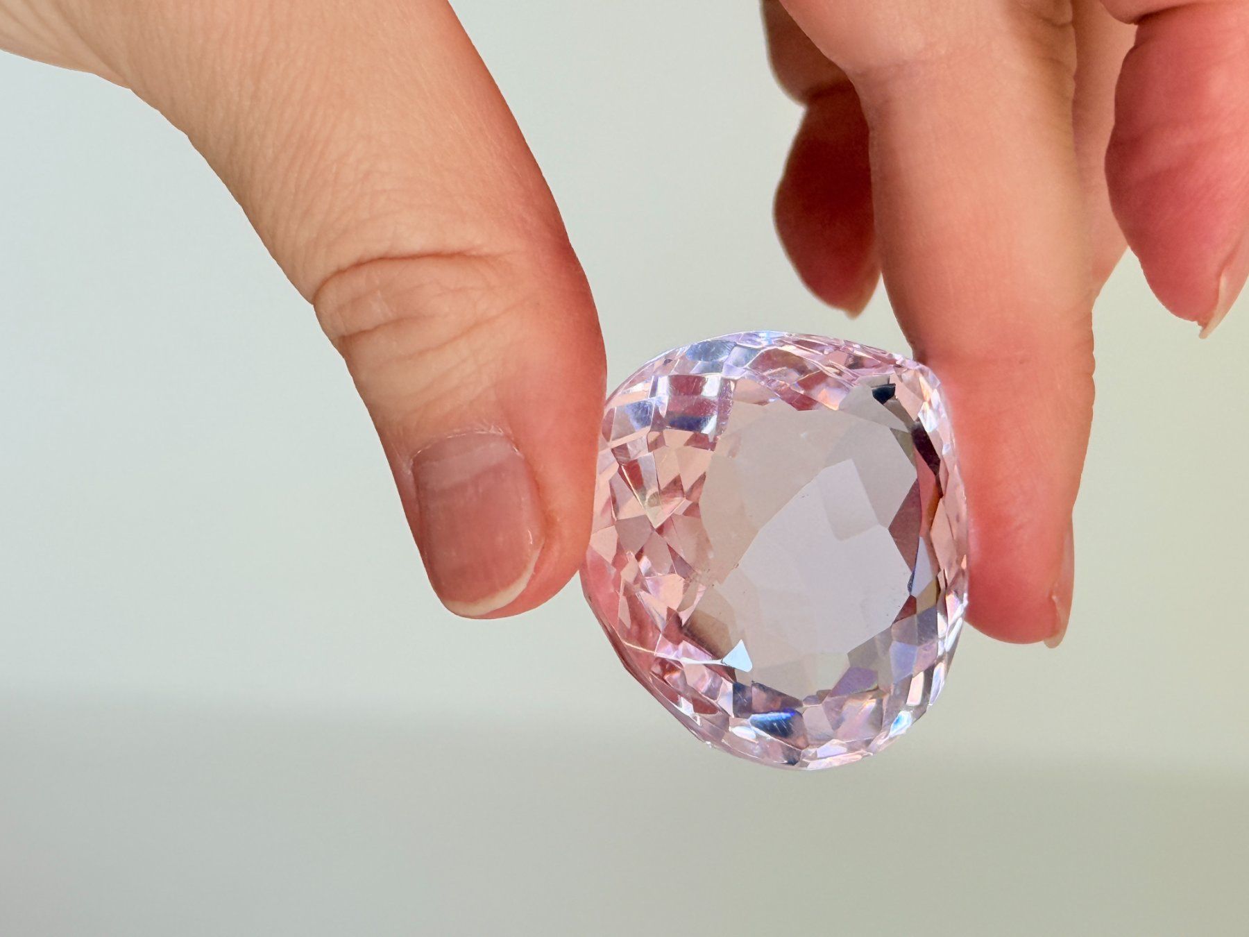 Minerali & Pietre curative: 150.00 Ct Pear Cut Certified – Nuovo e nell'imballaggio originale da Genève venduto da AWWA 4