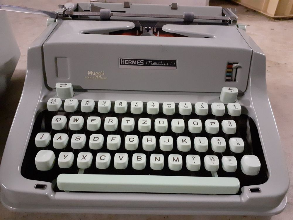 Traditionelle Tragbare Manuelle Schreibmaschine, Maschinenschreibmaschine, Altmodische Manuelle