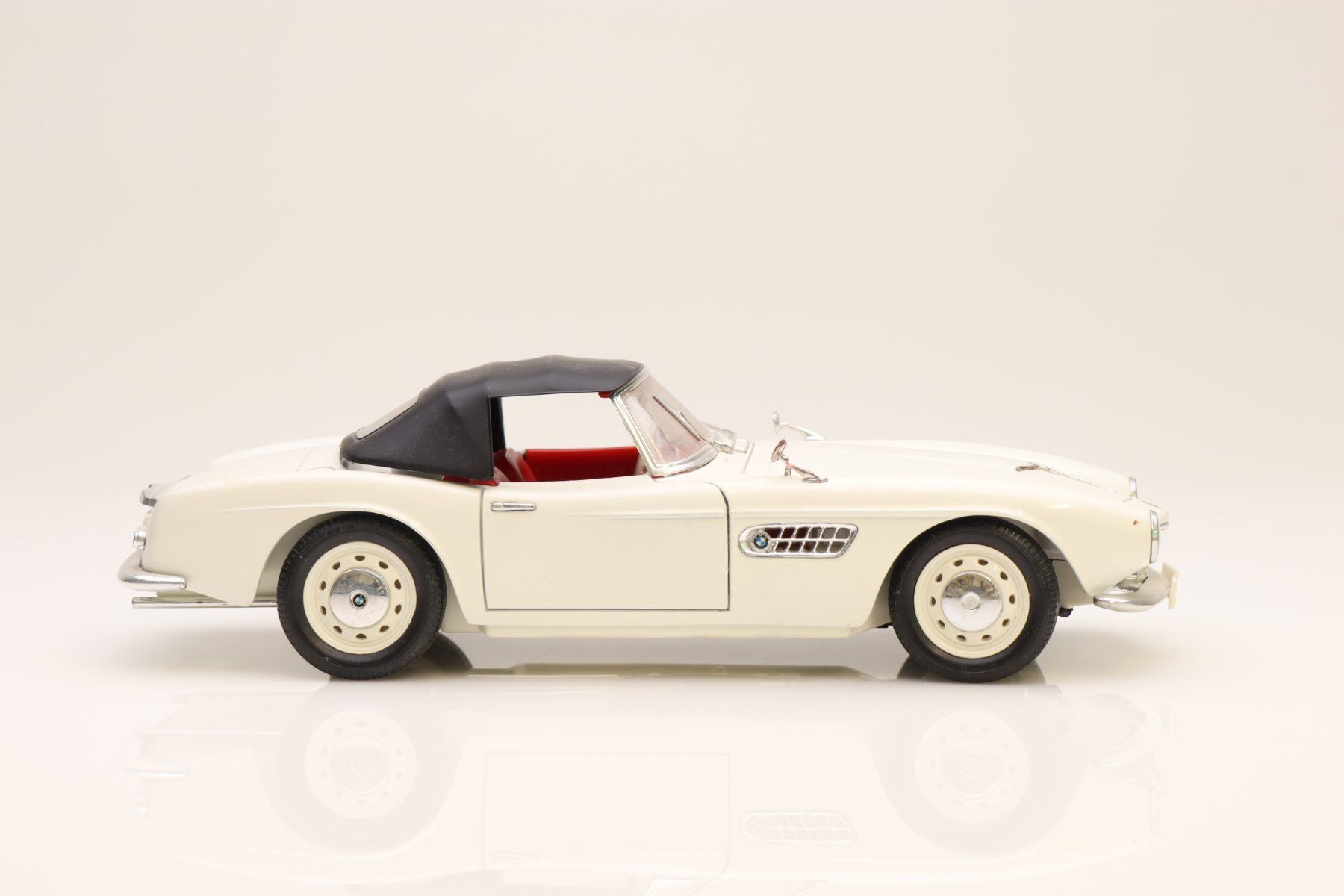 BMW Modellini d'auto: Revell BMW 507 Modellauto 1/18 – Usato da Ried (Muotathal) venduto da Modellbahn.swiss 1