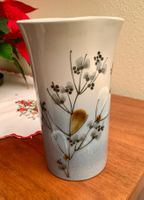 Vaso Royal Copenhagen con ramo fiorito. Vintage