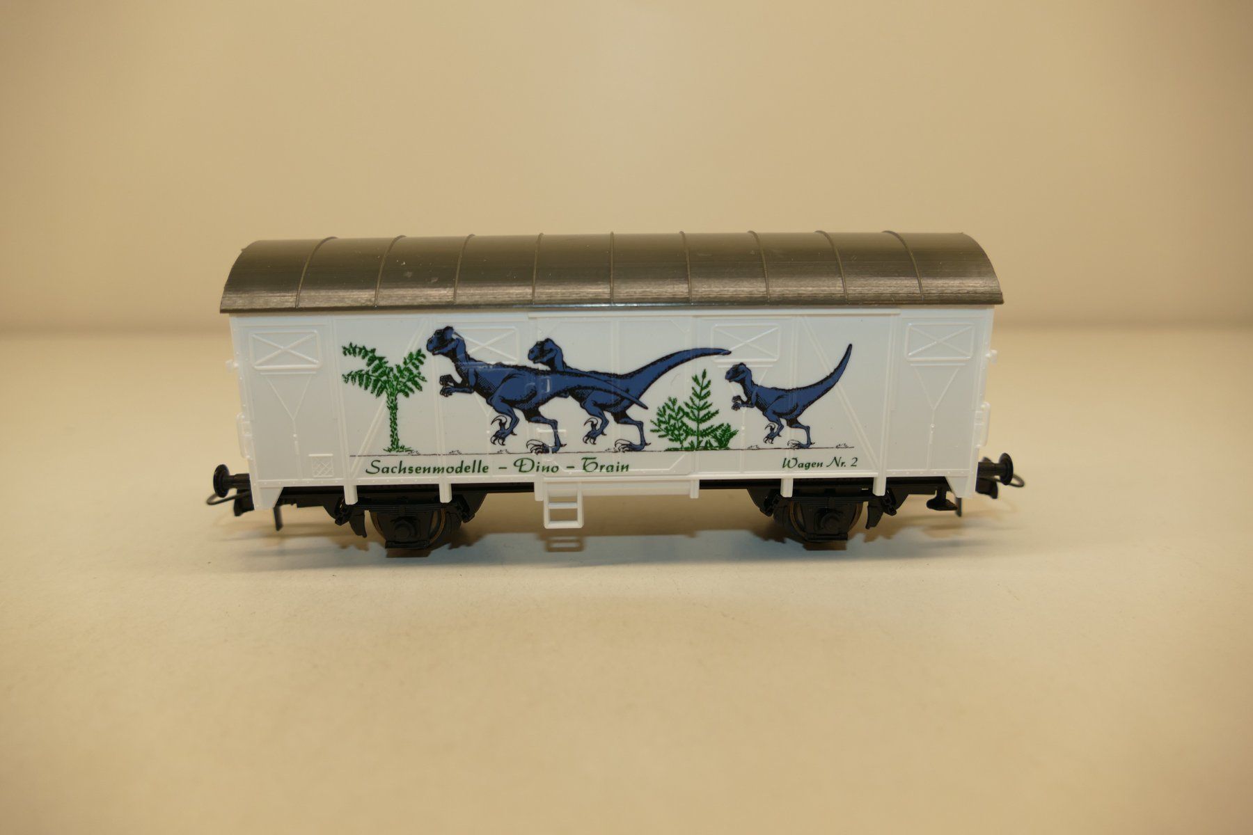 Modellini di ferrovie: Sachsen Modelle H0: Dino Train Wagen Nr. 2 – Nuovo (secondo la descrizione) da Niederhasli venduto da rail-duerst 1