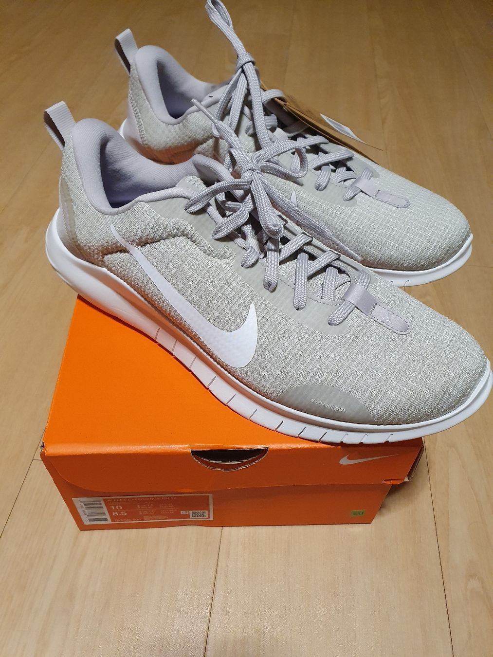 Nike Herrenschuhe: Neu Nike Flex Experience RN Grau 2 Gr. 42 Schuh – Neu und originalverpackt aus Val D Illiez von SnowRoof