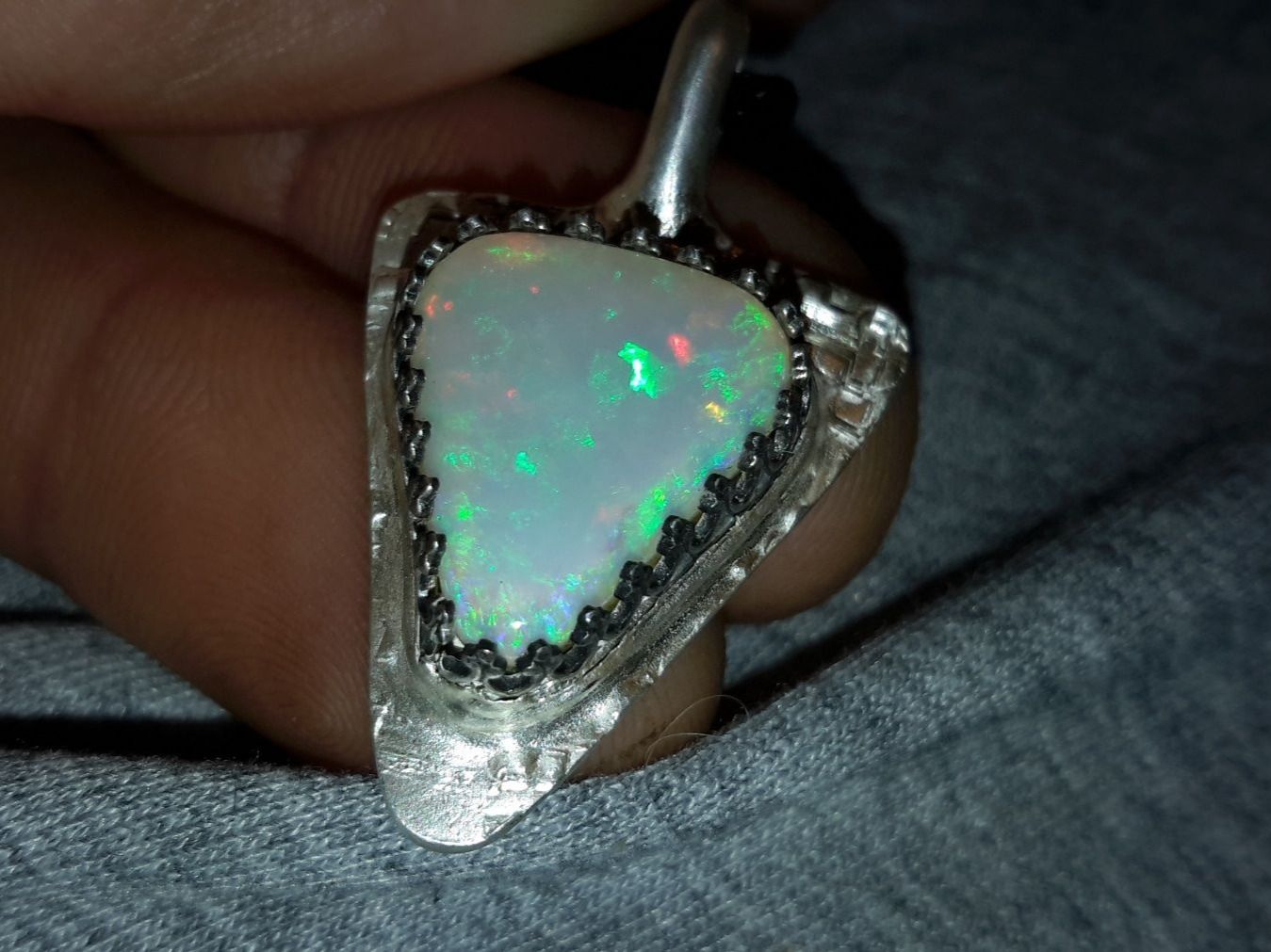 Ciondoli: Silberanhänger mit australischem Flashfire Kristall Opal – Nuovo e nell'imballaggio originale da Uerkheim venduto da Winwinner 2