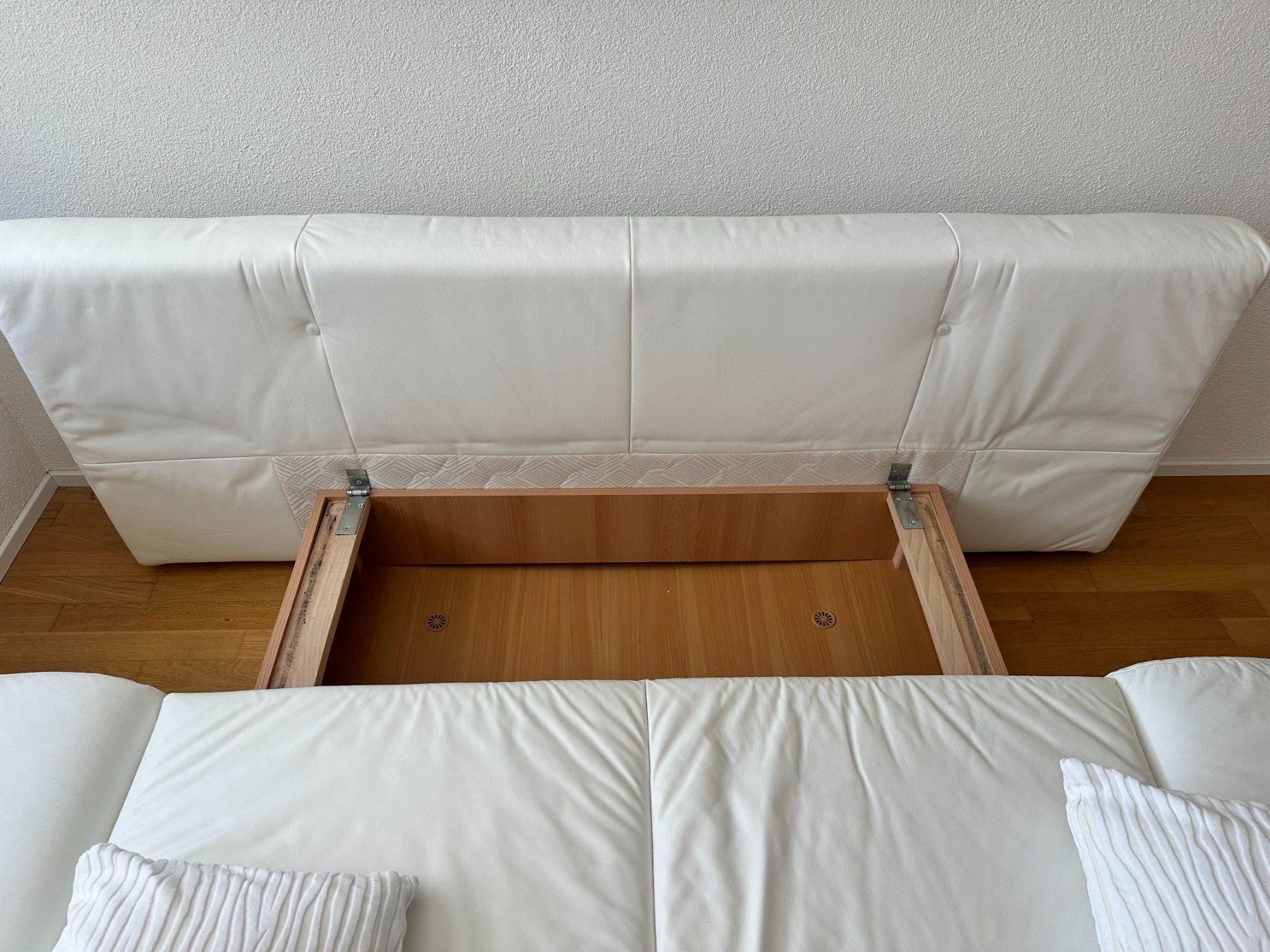 Sofas: Echt-Ledercouch weiss Schlafsofa 2-Sitzer guter Zustand – Gebraucht aus Römerswil LU von kev_jdm7 2