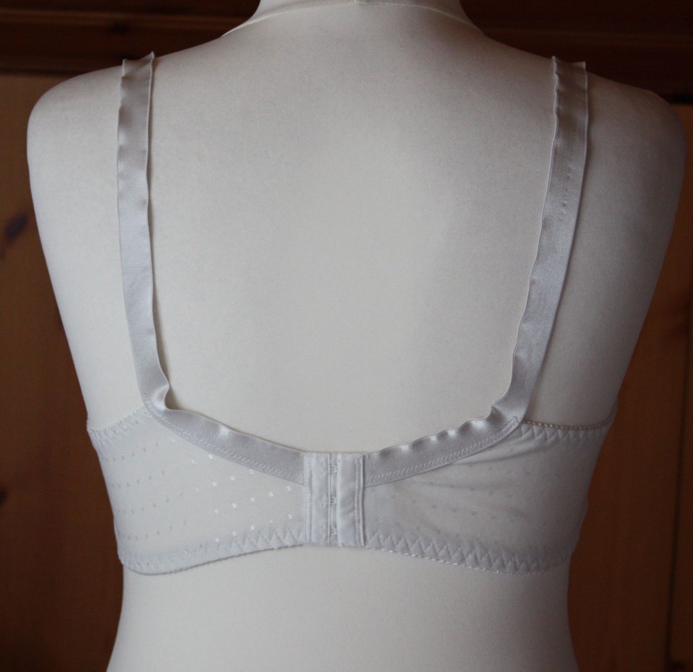 Altra biancheria intima: BH weiss 85DD (10) – Usato da Flüelen venduto da Diversicum-Curvy 2
