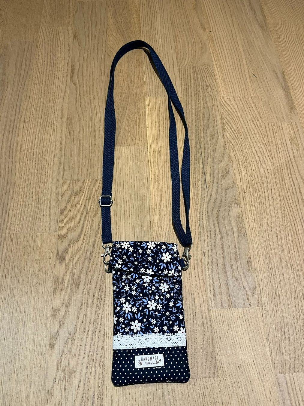 Taschen für Damen: Handy-Täschchen – Gebraucht aus Rafz von RViatrice 1