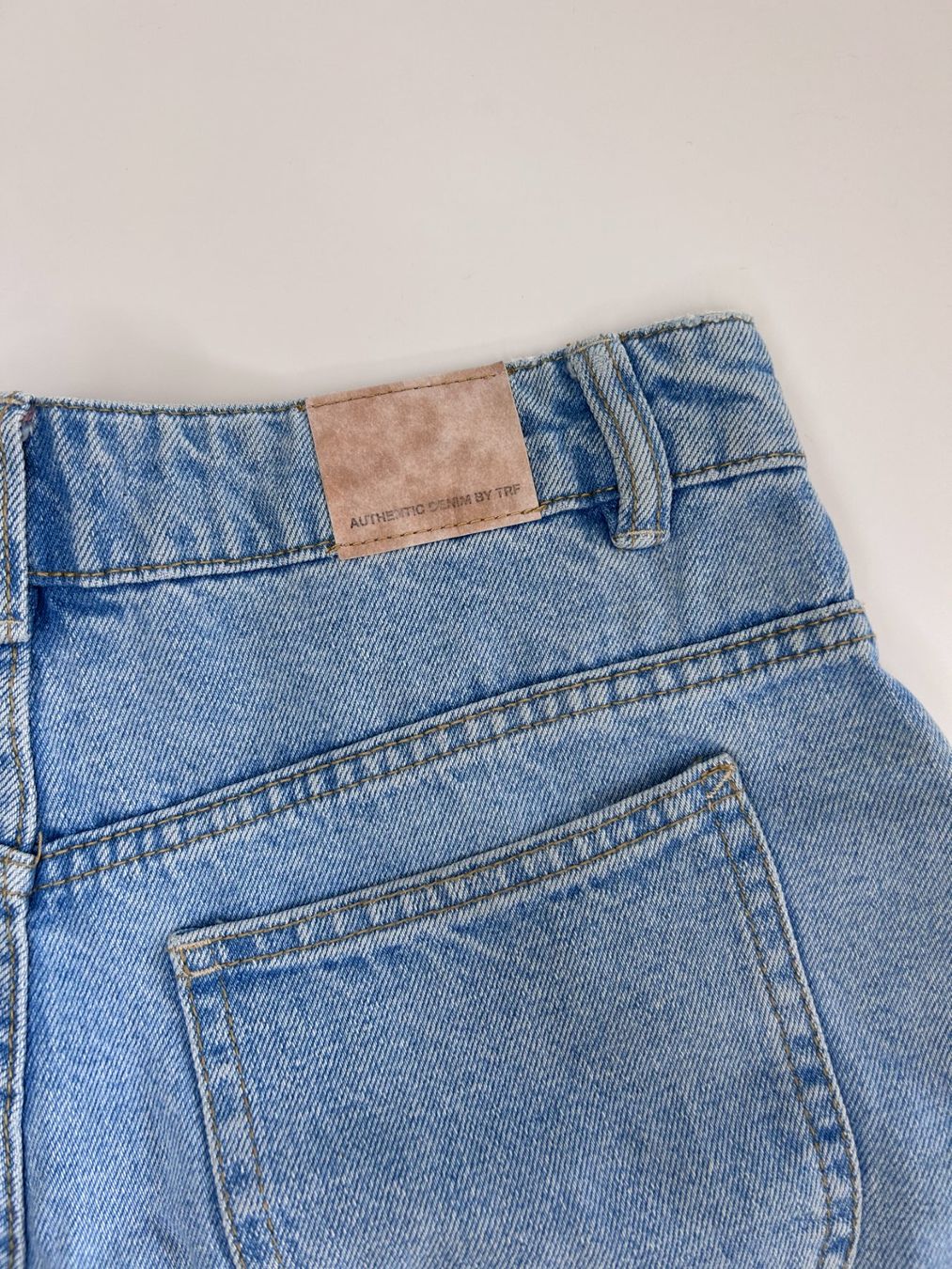 Zara Hosen: Zara Denim Shorts – Gebraucht aus St. Gallen von look-twice 2