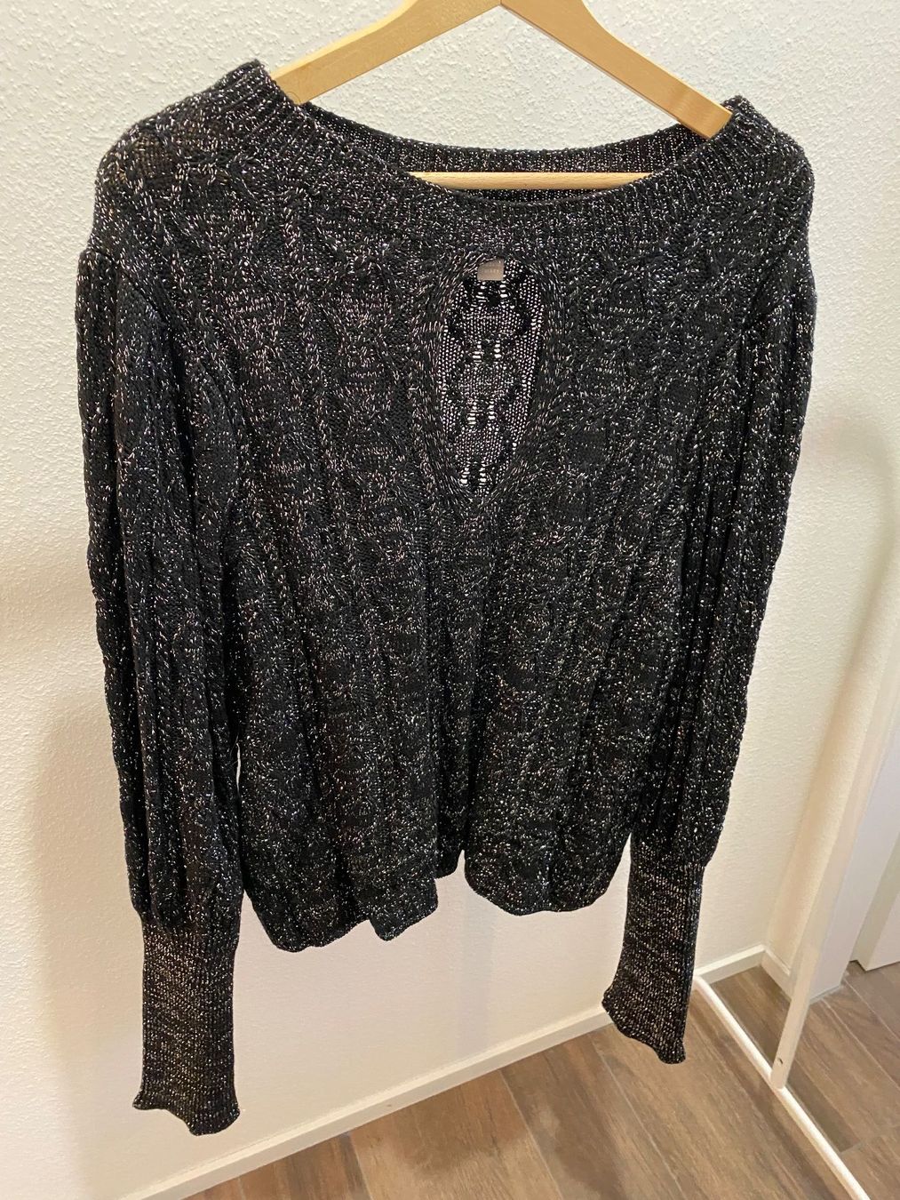 Asos Pullover & Sweatshirts: Asos Pullover Glitzer schwarz / silber Gr. 52 – Gebraucht aus Pratteln von a23_j2gs