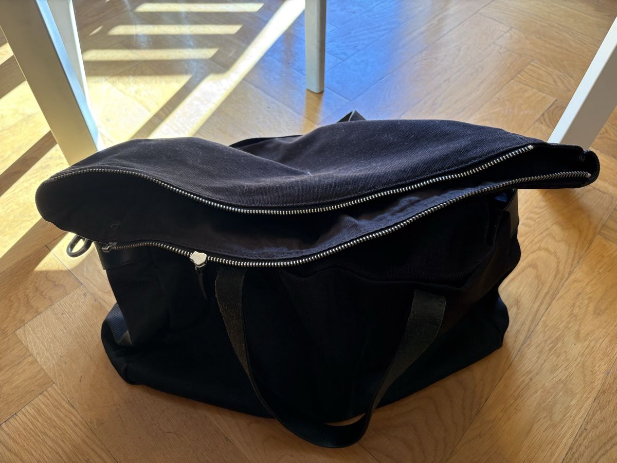 Cos Borse: Sac noir COS bi-matière et extensible  – Usato da Genève venduto da flo_qxp6 1