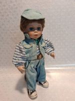Puppe Junge mit Mütze und Jeans-Outfit Sammler