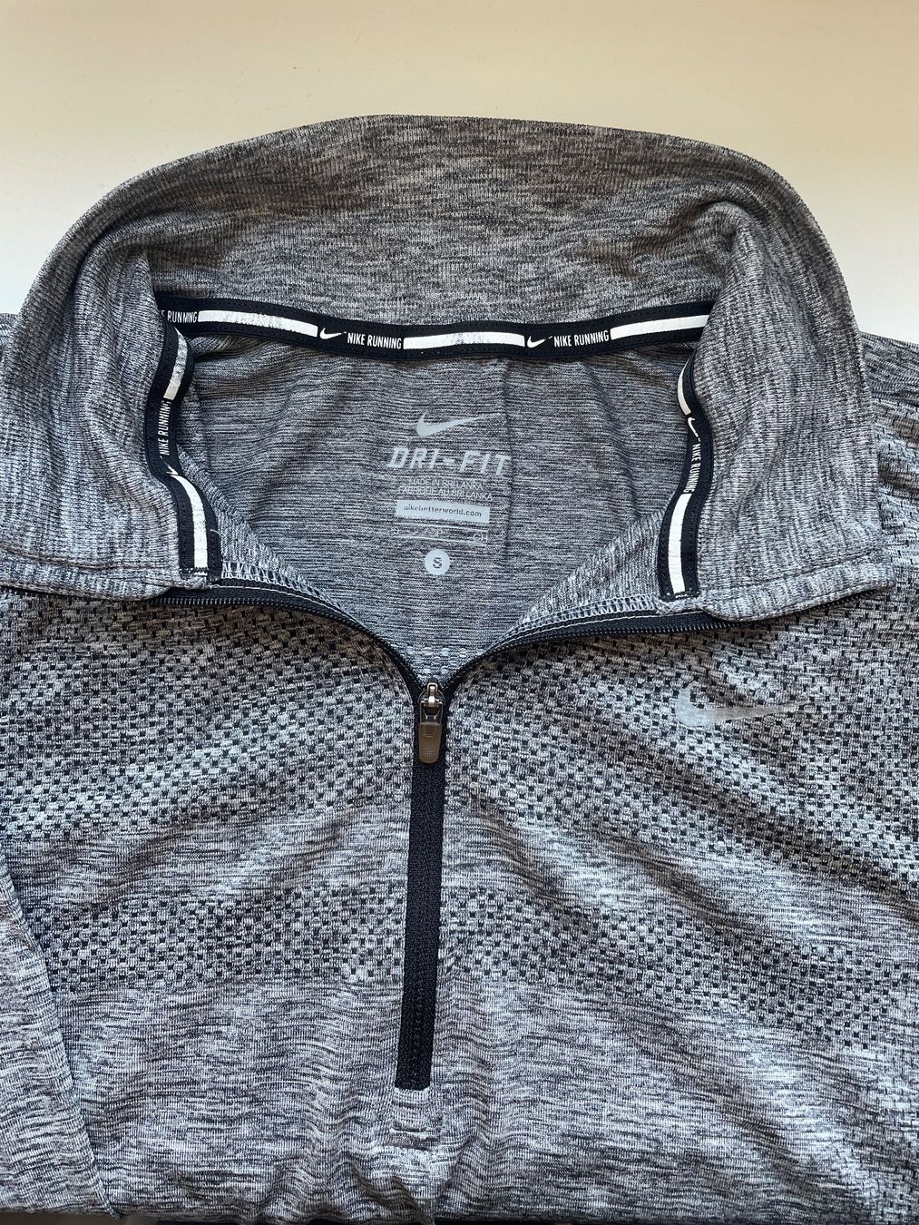 Nike Tops: Nike Dry Fit Oberteil Gr. S. – Gebraucht aus Zürich von Nhpp 1