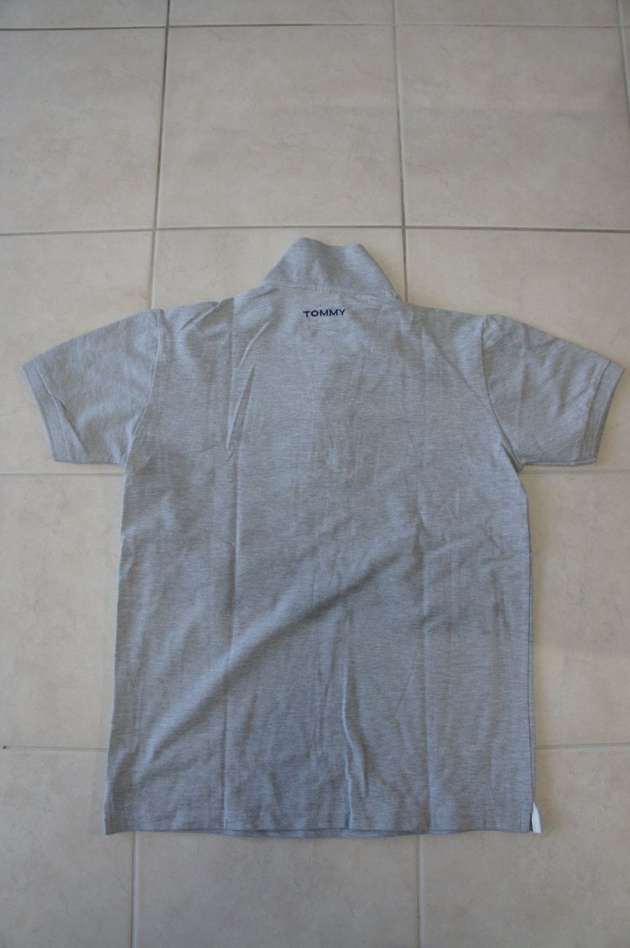 Tommy Hilfiger Magliette Polo: Tommy Hilfiger Poloshirt / hellgrau / Grösse L - Neu – Nuovo (secondo la descrizione) da Bubikon venduto da Drubadix 2