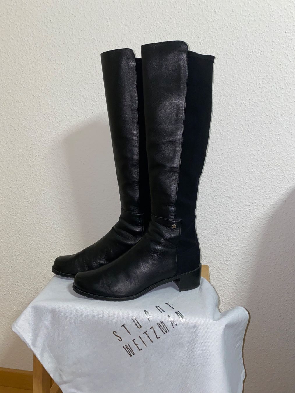Stuart Weitzman Damenschuhe: Stuart Weitzman halfnhalf Leder Stiefel, schwarz – Gebraucht aus Uitikon Waldegg von MGC