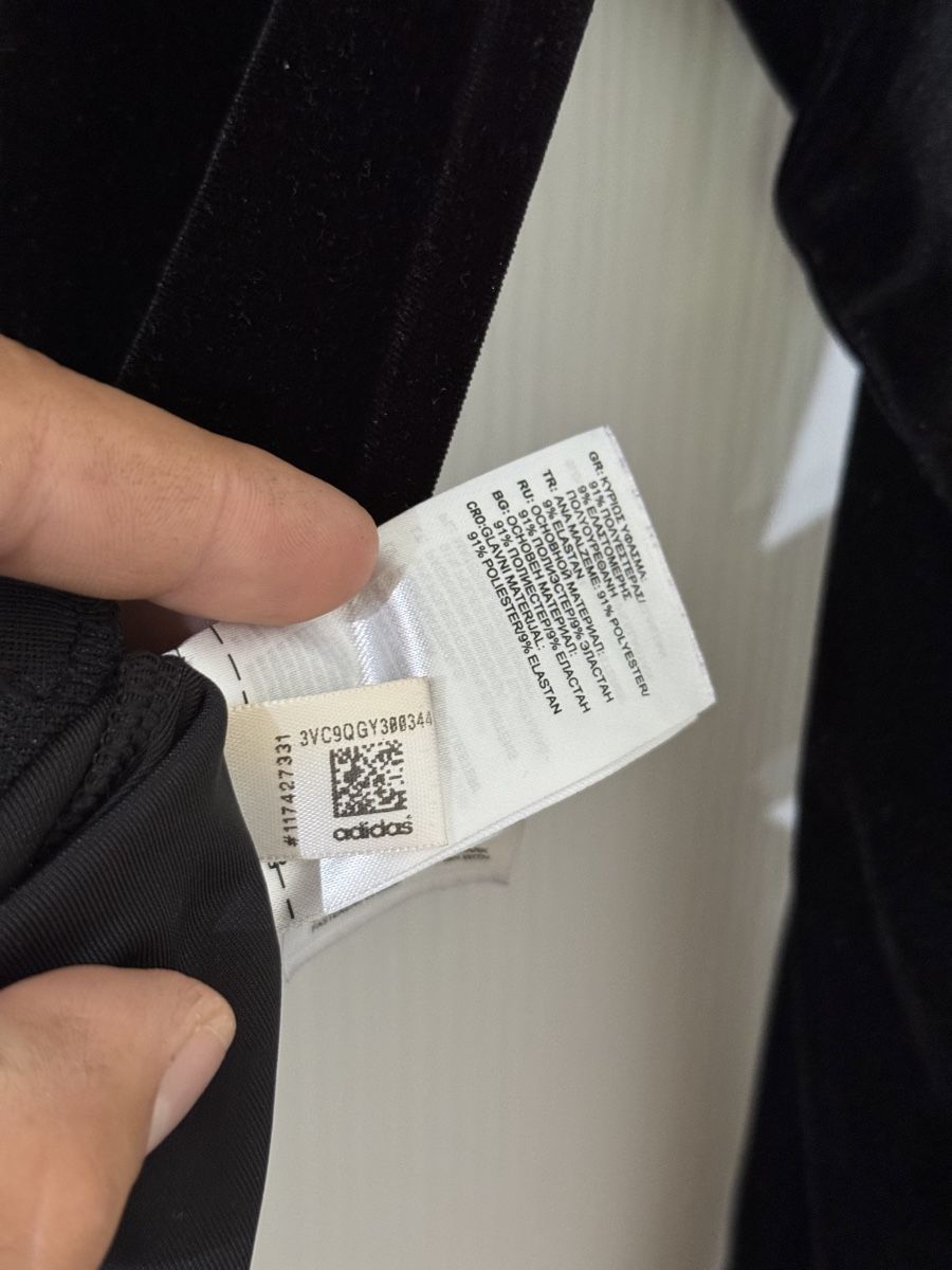 Adidas Maglioni & Felpe: Adidas Oryginals Damen Samt Zip Pullover Schwarz Grösse 38 – Nuovo (secondo la descrizione) da Wetzikon ZH venduto da Jan_wojt 6